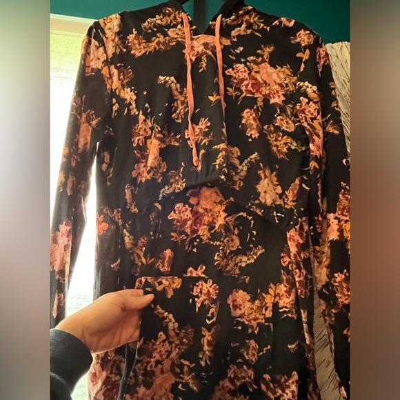 Latched Mama nursing hoodie - Picture 5 of 5